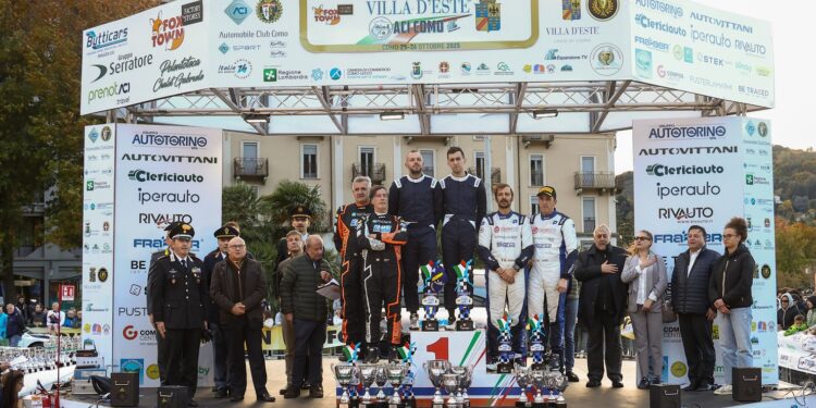 Il podio del Rally Aci Como-Trofeo Villa d'Este 2025, vinto da Re e Pozzi