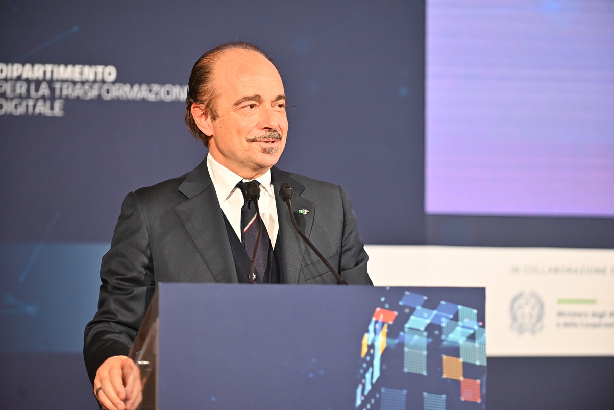 Il sottosegretario Butti: “Un centro di ricerca dedicato ad Alessandro Volta”