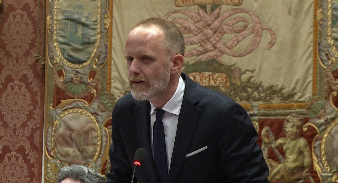 Show in consiglio comunale, interviene la polizia locale. Tufano allontanato, Negretti nel mirino del sindaco: è polemica