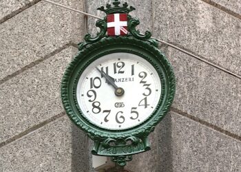 orologio storico via Vittorio Emanuele