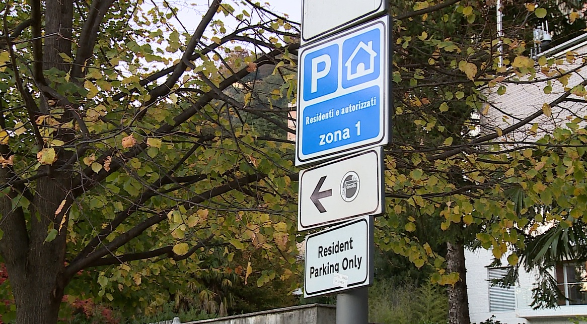 Como, posti auto per i residenti: 727 persone hanno già saldato. Chi non pagherà entro il 30 dicembre perderà il diritto