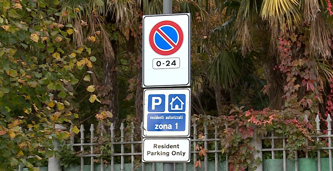 Posti auto per i residenti, 53 comaschi senza un parcheggio. Il sindaco Rapinese: “Meglio di ogni più rosea previsione”