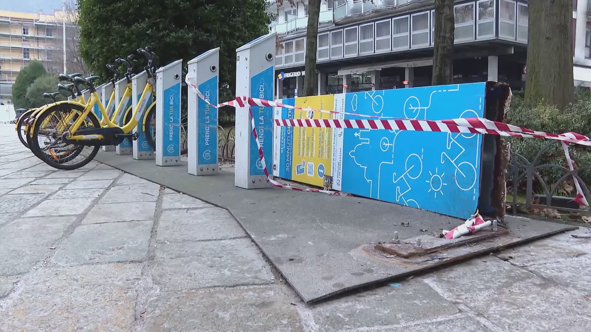 Piazza Cavour nel degrado, i cittadini protestano