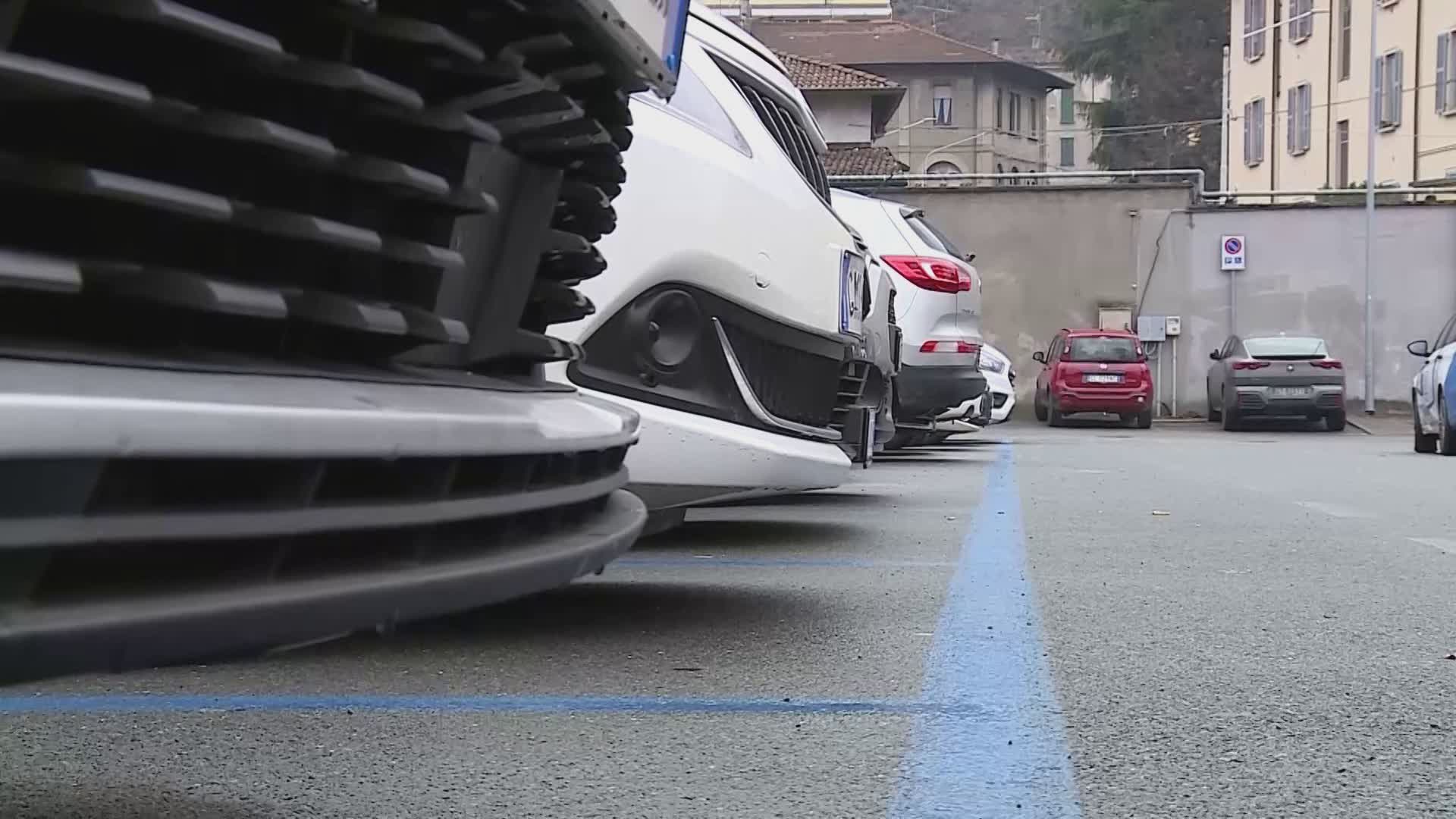 Parcheggi a Como, i sindacati all’attacco: “Il costo del posteggio diventa una tassa sul lavoro”