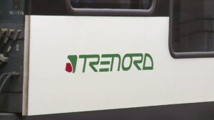 Milano-Como San Giovanni, passeggeri bloccati sul treno a Monza. Più di 100 minuti di ritardo