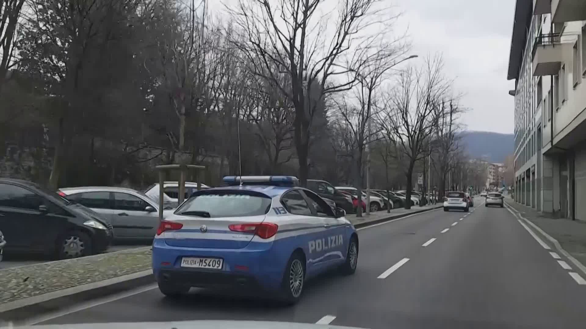 Lite in strada, autista minacciato con un coltello