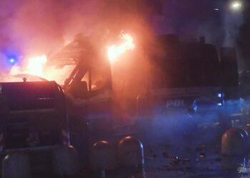 Feriti tra i manifestanti in strada