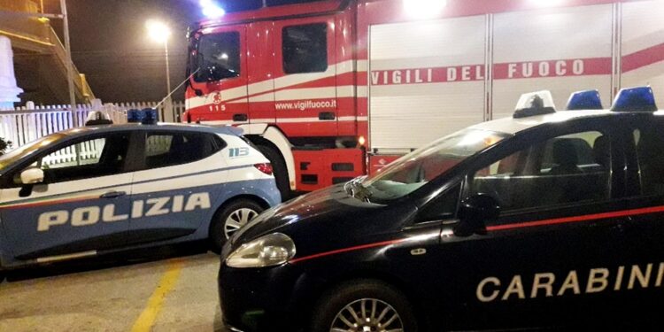 Evacuato l'intero stabile prima della resa. L'uomo è stato arrestato