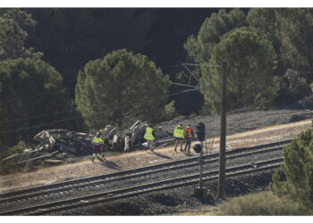 Cade un muro di contenimento su un vagone per le piogge in Catalogna