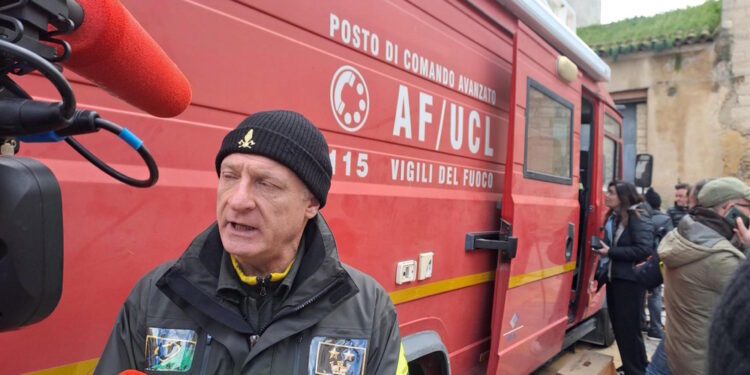 A effettuare le operazioni è una squadra di 24 vigili del fuoco