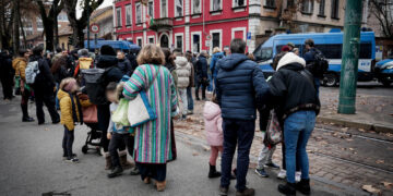"Pronti a procedere per le vie legali" per le scuole chiuse