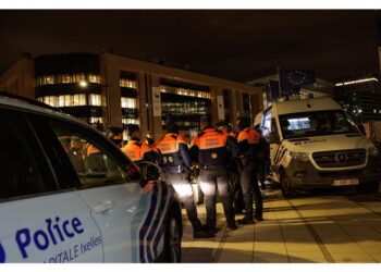 Polizia: 'Due persone in condizioni critiche'