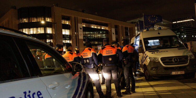 Polizia: 'Due persone in condizioni critiche'