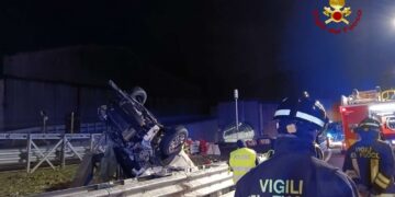 Intervenuti Vigili del fuoco per estrarre persone tra le lamiere