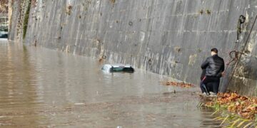 Finora nell'abitacolo non è stato trovato nessuno