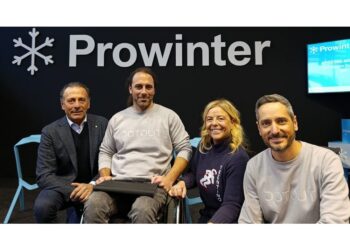 Con l'utilizzo di impulsi elettrici capaci di attivare i muscoli