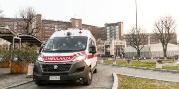 Ricoverati in ospedale la madre e il fratello maggiore