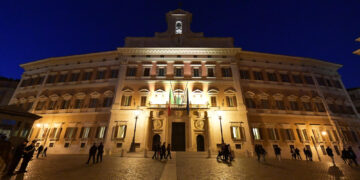 'Continuare il sostegno a Kiev e informare le Camere adeguatamente'