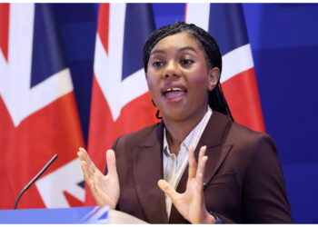 Leader opposizione Gb minaccia sanzioni disciplinari e avverte: 'Dentro o fuori'