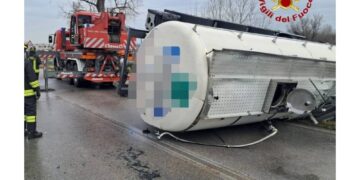 Incidente nel Trevigiano. All'origine l'invasione di corsia di un'anziana