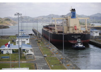 Il gruppo di Hong Kong contro annullamento concessione porti sul Canale