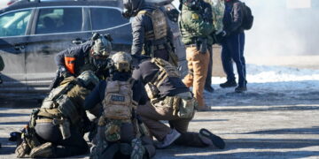 Dopo che un loro collega aveva urlato 'ha una pistola'