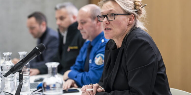 Contestati anche lesioni e incendio. Lo riferiscono le autorità svizzere