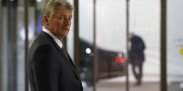 Il portavoce Peskov giudica i colloqui Russia-Ucraina-Usa