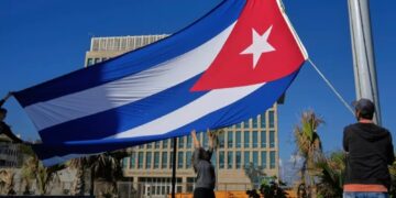 Manifestazione di protesta davanti all'ambasciata degli Stati Uniti