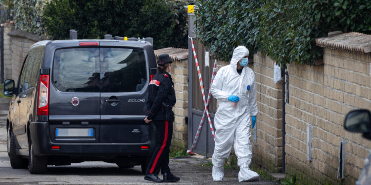 L'uomo è indagato per omicidio