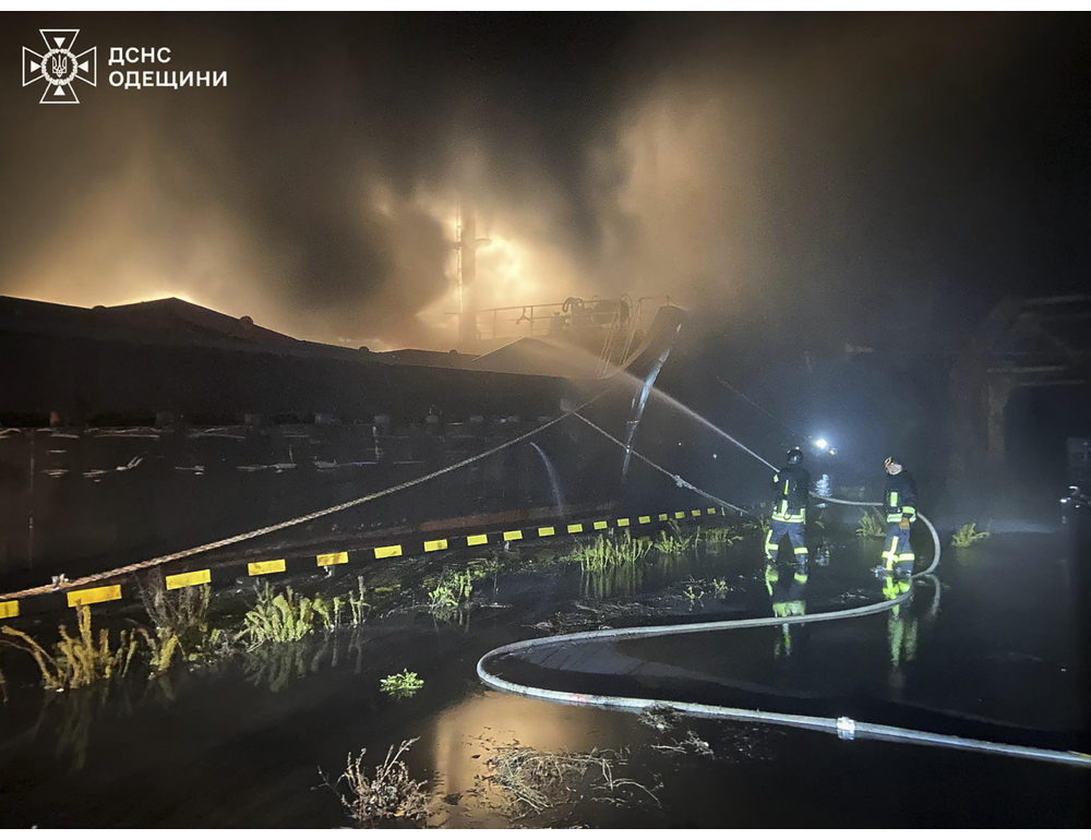 Droni russi su Lutsk e Odessa, Ucraina attacca le raffinerie di Putin