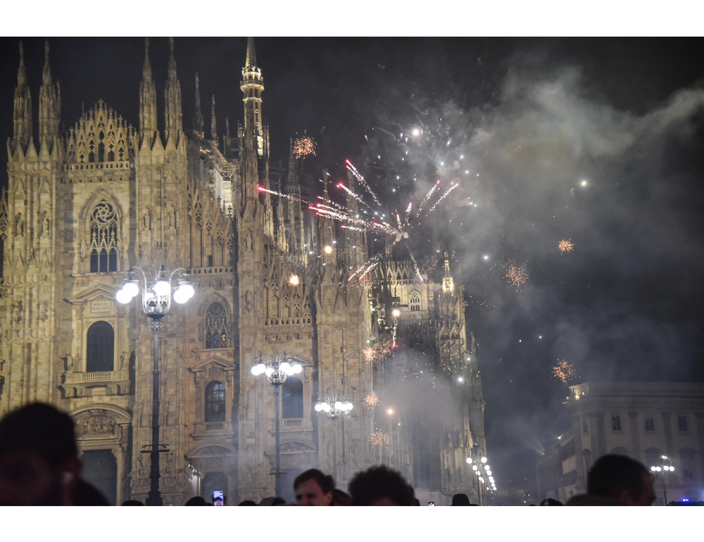 Due feriti gravi per i botti a Milano, uno rischia di perdere una mano