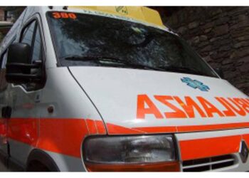 La vittima è un 56enne che si trovava in un deposito attrezzi