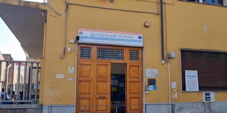 16 intossicati lievi per l'aria irritante. Indagini dei carabinieri