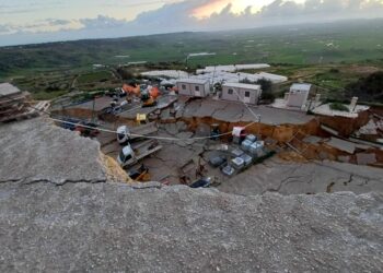 Sfollati portati al Palasport. Schifani e Musumeci seguono con attenzione