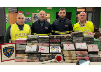 L'arresto è avvenuto nell'area di servizio Flaminia Ovest. I panetti trovati nella cabina