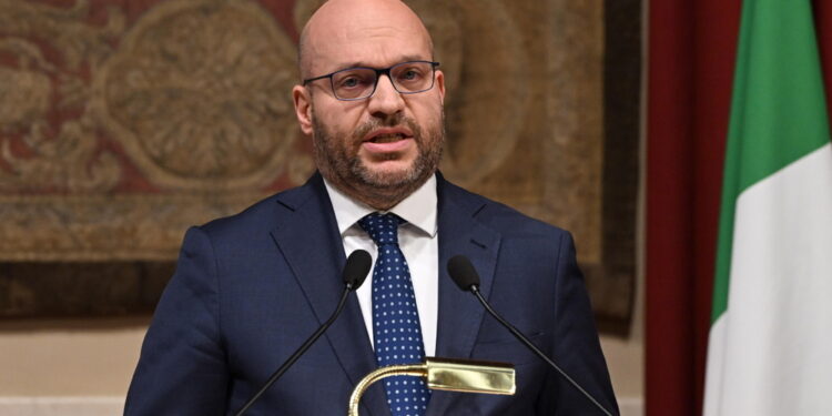 Spero che il deputato di ripensi. Appello per il rispetto delle istituzioni