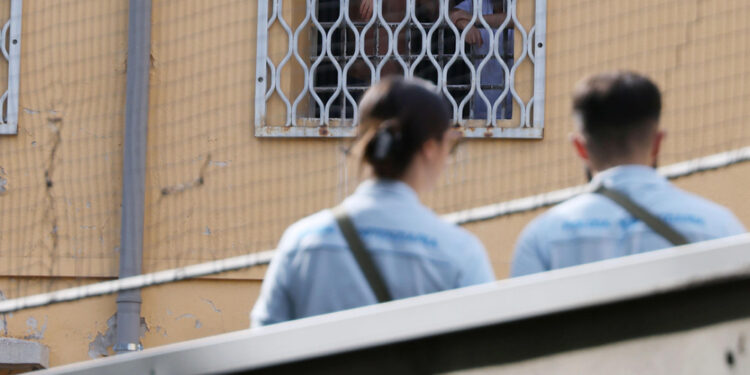 Sbriglia in visita a Trieste dove detenuti sono il doppio dei posti