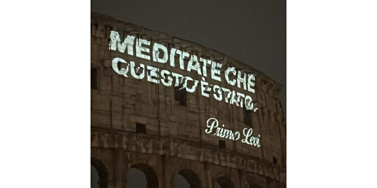 Il Colosseo illuminato per il Giorno della Memoria