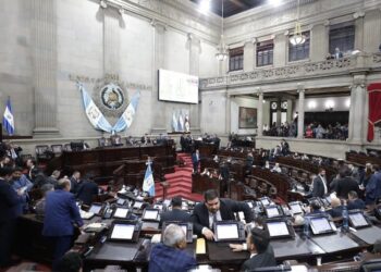 Misura approvata dopo l'uccisione di nove agenti di polizia