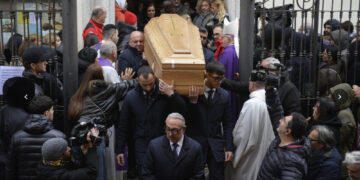 Cerimonia a Monte San Biagio. Il vescovo: 'una violenza lascia senza fiato'