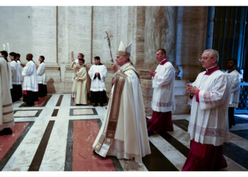 Leone invita anche a "non trasformare le chiese in monumenti"