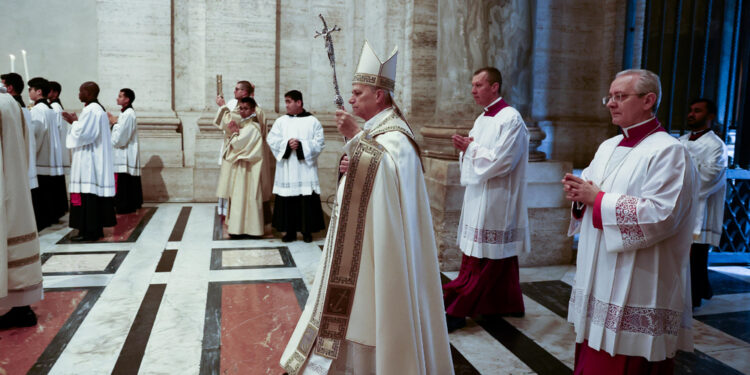 Leone invita anche a "non trasformare le chiese in monumenti"