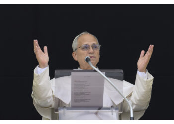 'Non abbiamo bisogno di effimeri 'surrogati di felicità''