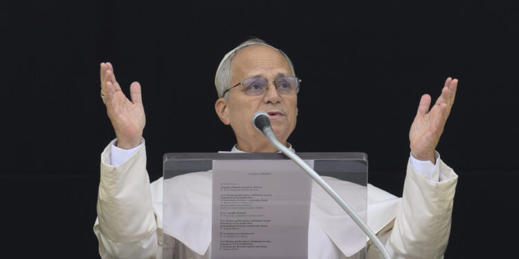 'Non abbiamo bisogno di effimeri 'surrogati di felicità''