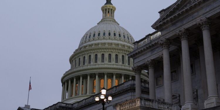 Cinque repubblicani si uniscono ai democratici. La misura alla Camera