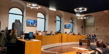 A Perugia prima udienza del processo a 18enne accusato per il suicidio del figlio