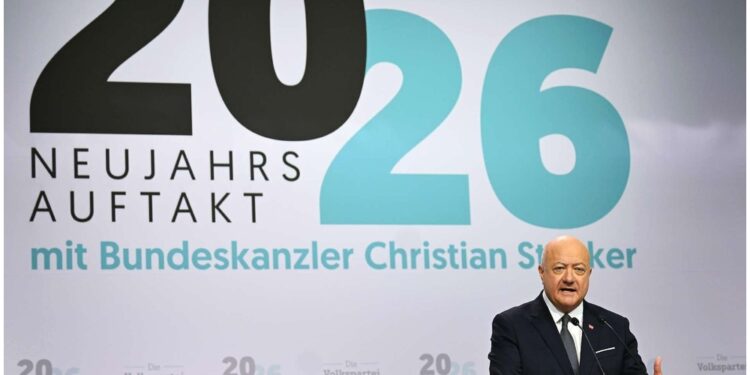 E annuncia un referendum sulla leva e la sanità