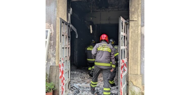 Ipotesi che il rogo sia doloso. Assessore: 'Vogliono bloccare il progetto'