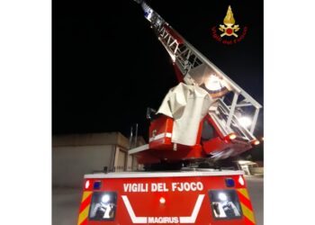 Le fiamme innescate da una persona che si è addormentata con la sigaretta accesa